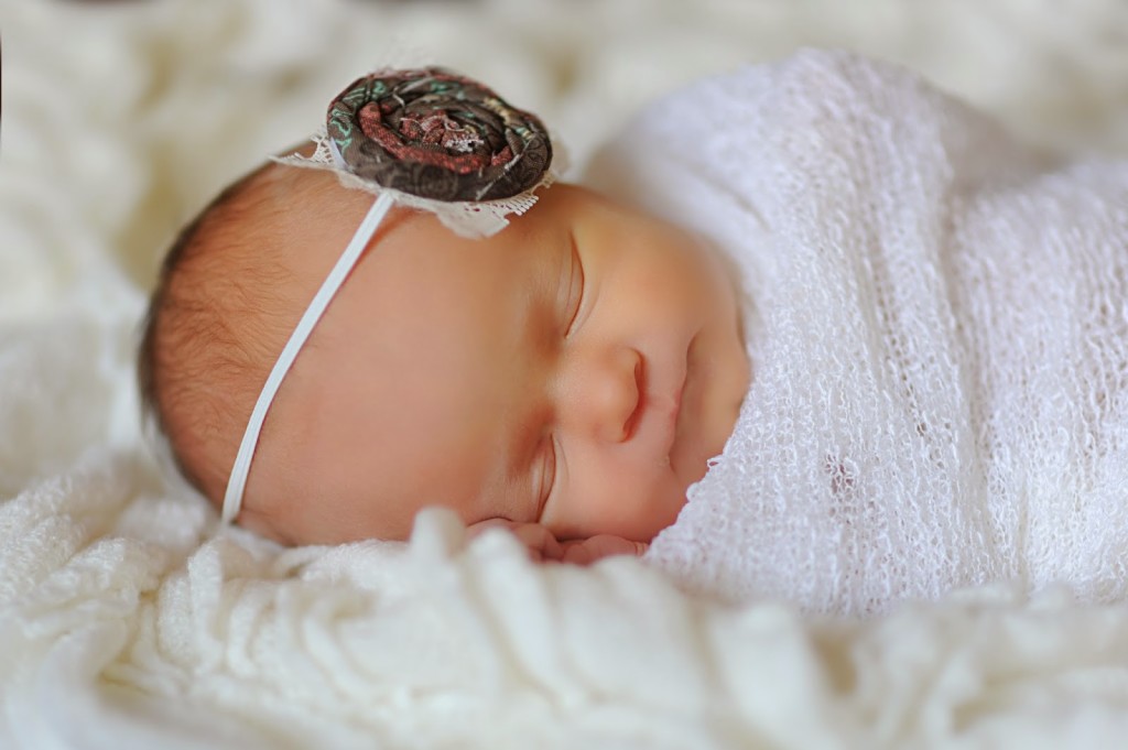 Newborn Baby - Introducing Little One - The Gifted Gabber (Photo by Lori Sparkman Photography)