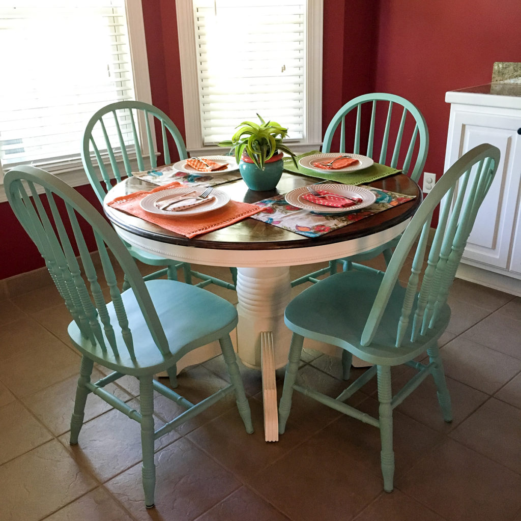 This turquoise and white kitchen table brings a little DIY inspiration for that teal or turquoise kitchen table you have been thinking of! This family downsized from a larger rectangular table to a smaller round table to go along with some interior design changes. This small painted table and chairs combine three different paint colors for a modern vibe that lends itself well to fun and casual decor. #kitchen #table #diy #turquoise #paint 