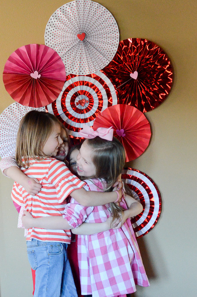 Paper fan backdrop for a Galentine's party for little girls - The Gifted Gabber 