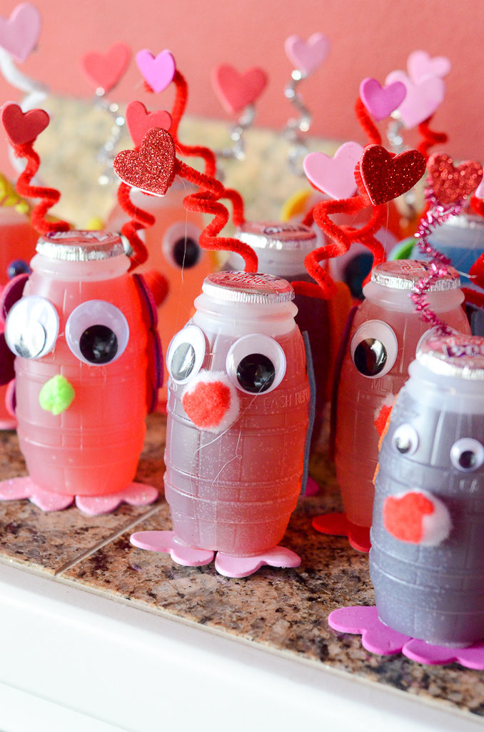 Love Bug Juice Boxes for Valentine's Day - #ValentinesDayCrafts #ValentinesIdeasforKids #ValentinesDayParty #juicebox - The Gifted Gabber #preschoolValentinesparties #kidsValentinesparties