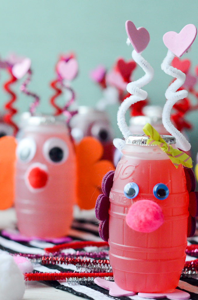 Love Bug Juice Boxes for Valentine's Day - #ValentinesDayCrafts #ValentinesIdeasforKids #ValentinesDayParty #juicebox - The Gifted Gabber 