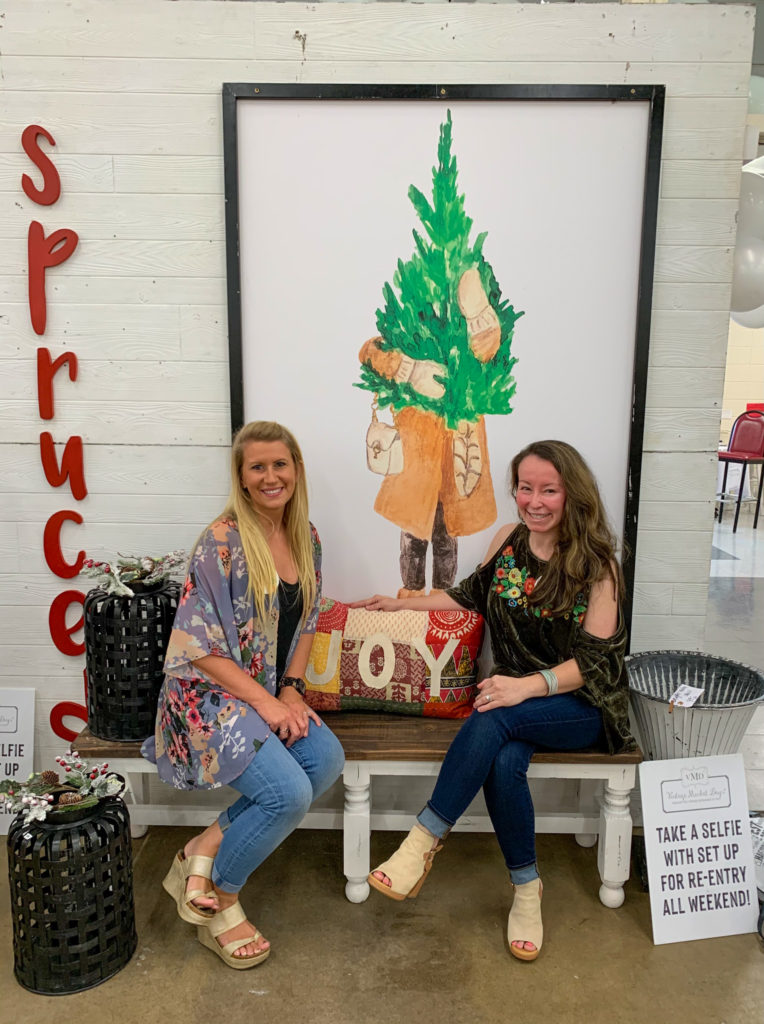 Arkansas lifestyle blogger, Amy, and local business owner, Jessica pose at the Vintage Market Days fall event