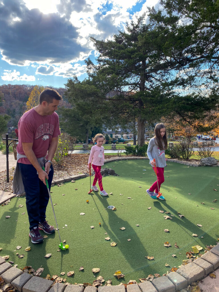 family plays mini golf at Big Cedar Lodge Resort