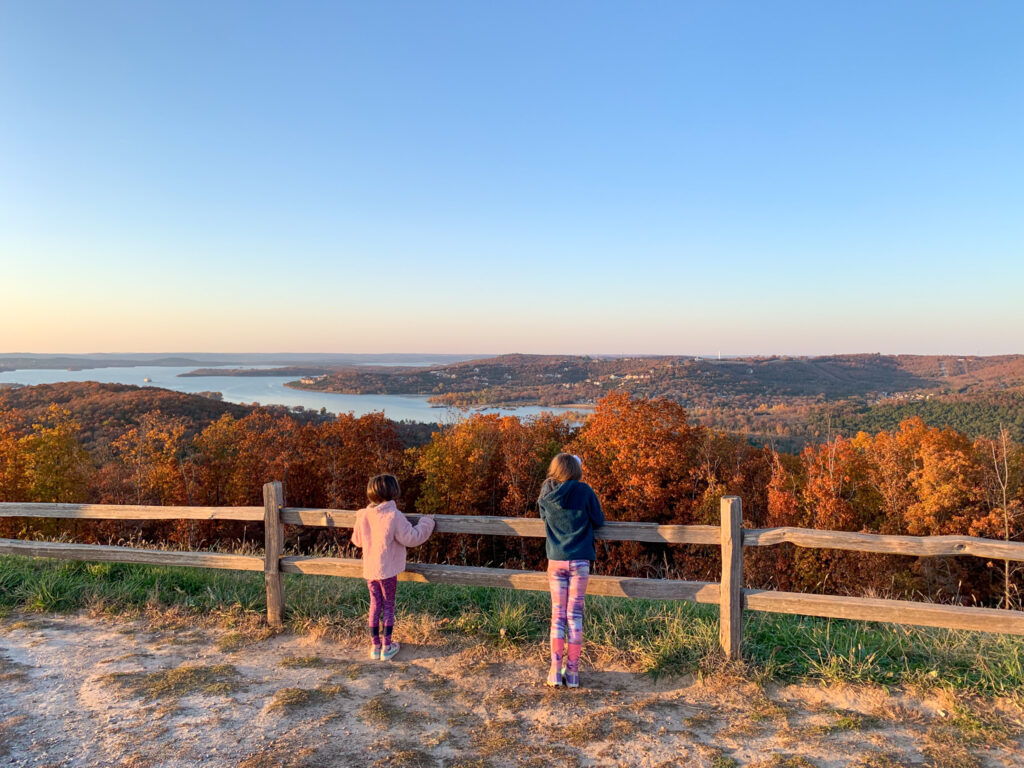 two little girls look over the overlook at Big Cedar Lodge
