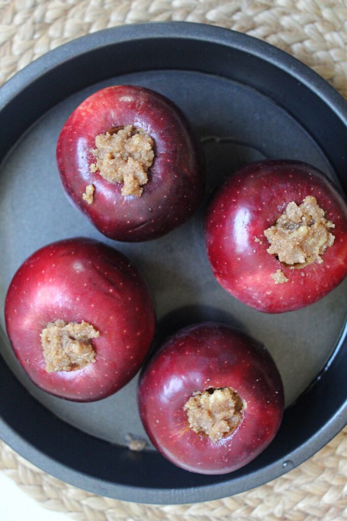 Red Delicious in a baking pan