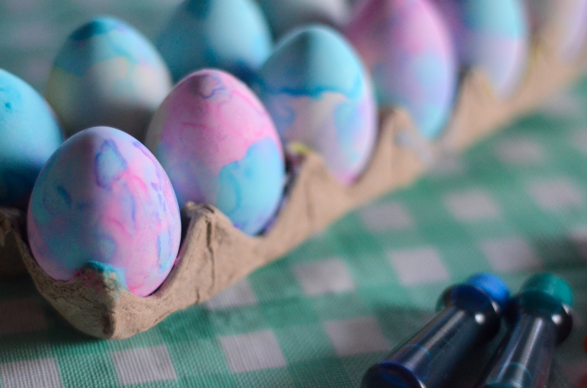 16 Clever Ways to Dye Easter Eggs this Season