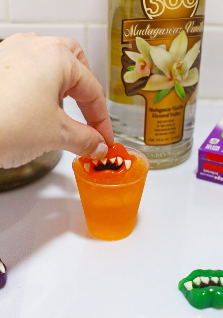 woman puts garnishing gelatin