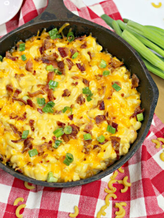 bacon ranch mac and cheese in a cast iron skillet
