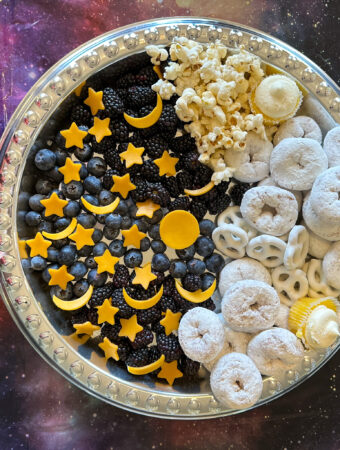 solar eclipse snack tray with donuts and blackberries