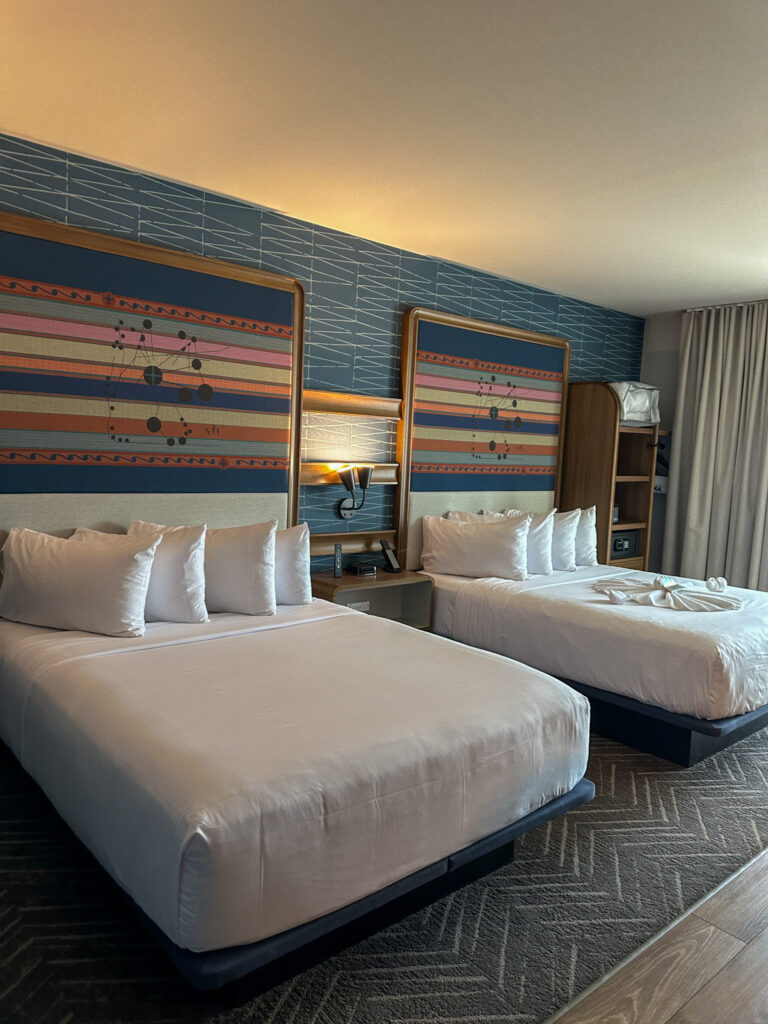 Oká Suite with two queen beds and a bunkroom for a family travel guide to Okana